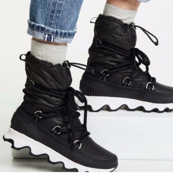 Sorel Kinetic Snow Boots Womens 9 Black White Lace Up Comfort Winter Gorpcore - Picture 1 of 13